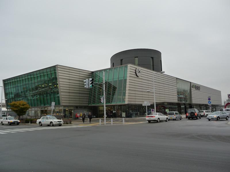 foto_20091110_1352_01.jpg - [de]Ein moderner Bahnhof in Hakodate.[en]And a very modern JR station.