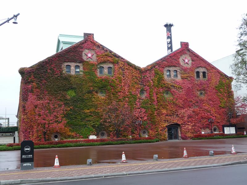 foto_20091111_1030_01.jpg - [de]Ursprüngliche Sapporo Brauerei, heute Teil eines Shopping Centers.[en]This is the original brewery, today it's part of a shopping center.
