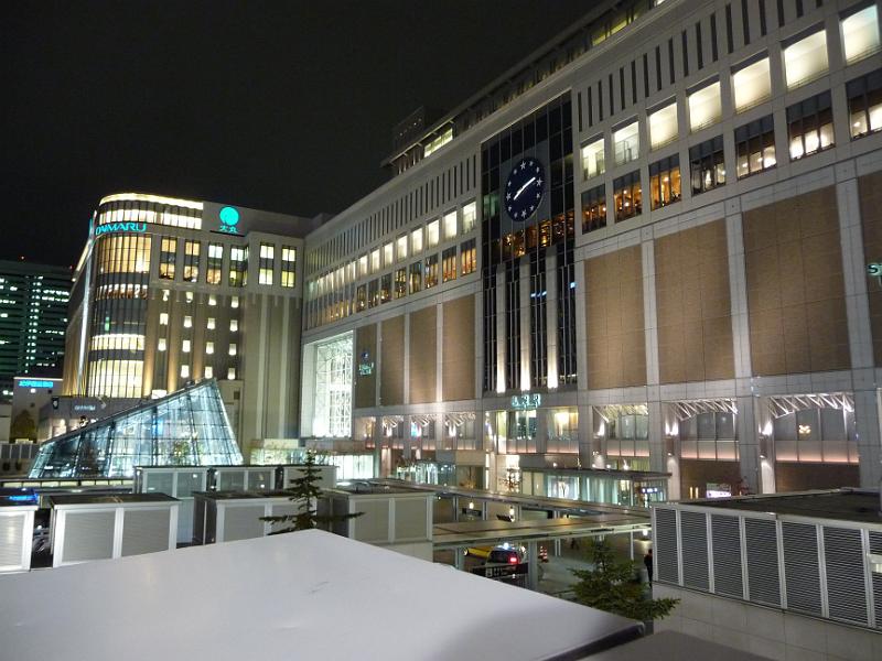 foto_20091111_2012_02.jpg - [de]Der Bahnhof von Sapporo sieht aber auch sehr chic aus.[en]Sapporo JR station at night.