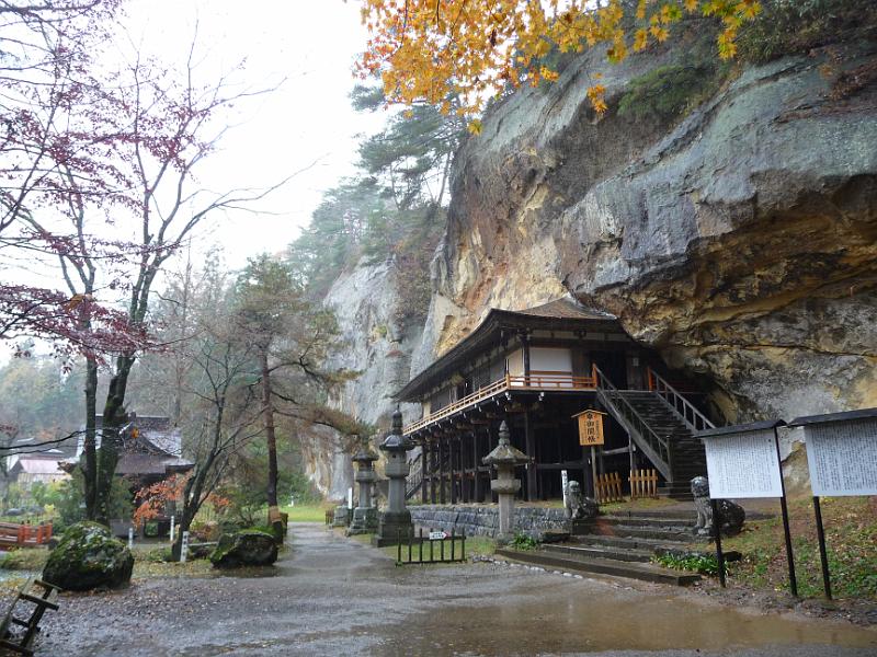 foto_20091114_1242_01.jpg - [de]Der Felsentempel Takkoku no Iwaya.[en]A special temple dug into the rocks - Takkoku no Iwaya.