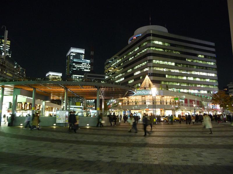 foto_20091116_1852_02.jpg - [de]Bahnhofsvorplatz von Yurakucho Station.[en]Plaza at Yurakucho station.